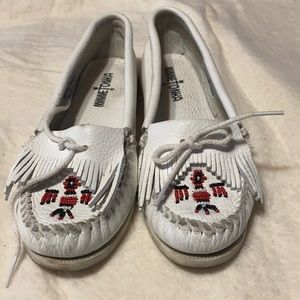 White Beaded Minnetonka Moccasins Size 8